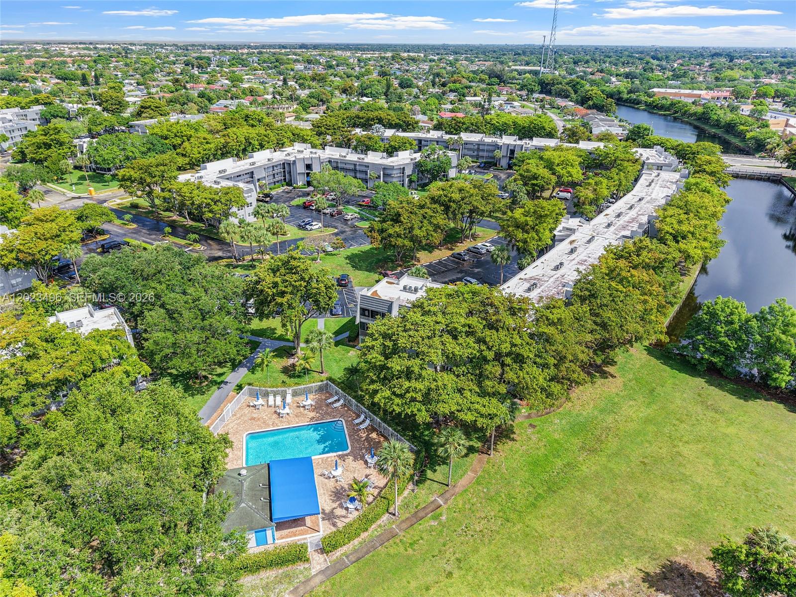 LIME BAY CONDOMINIUM 5 - Residential