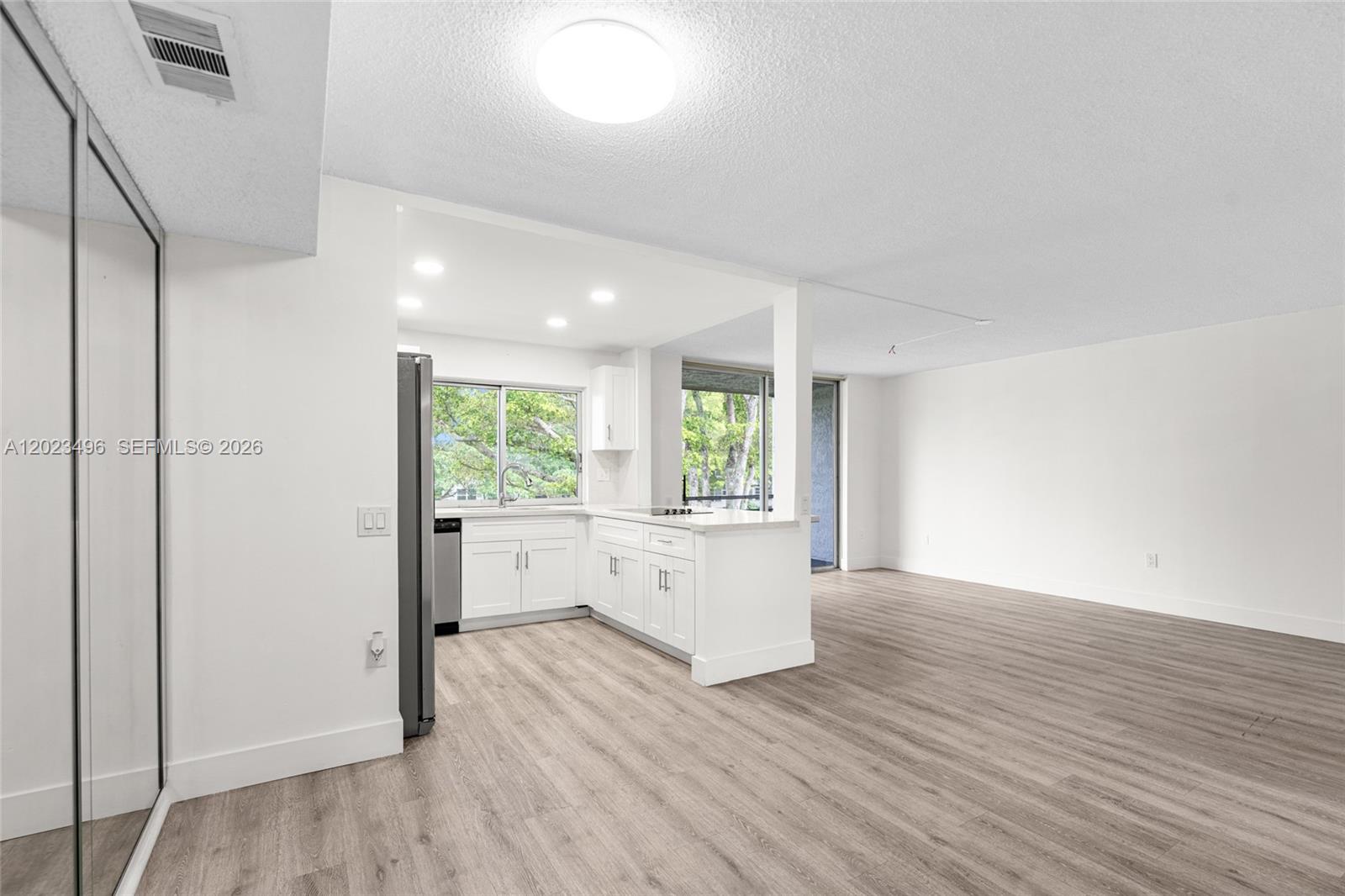 LIME BAY CONDOMINIUM 5 - Residential