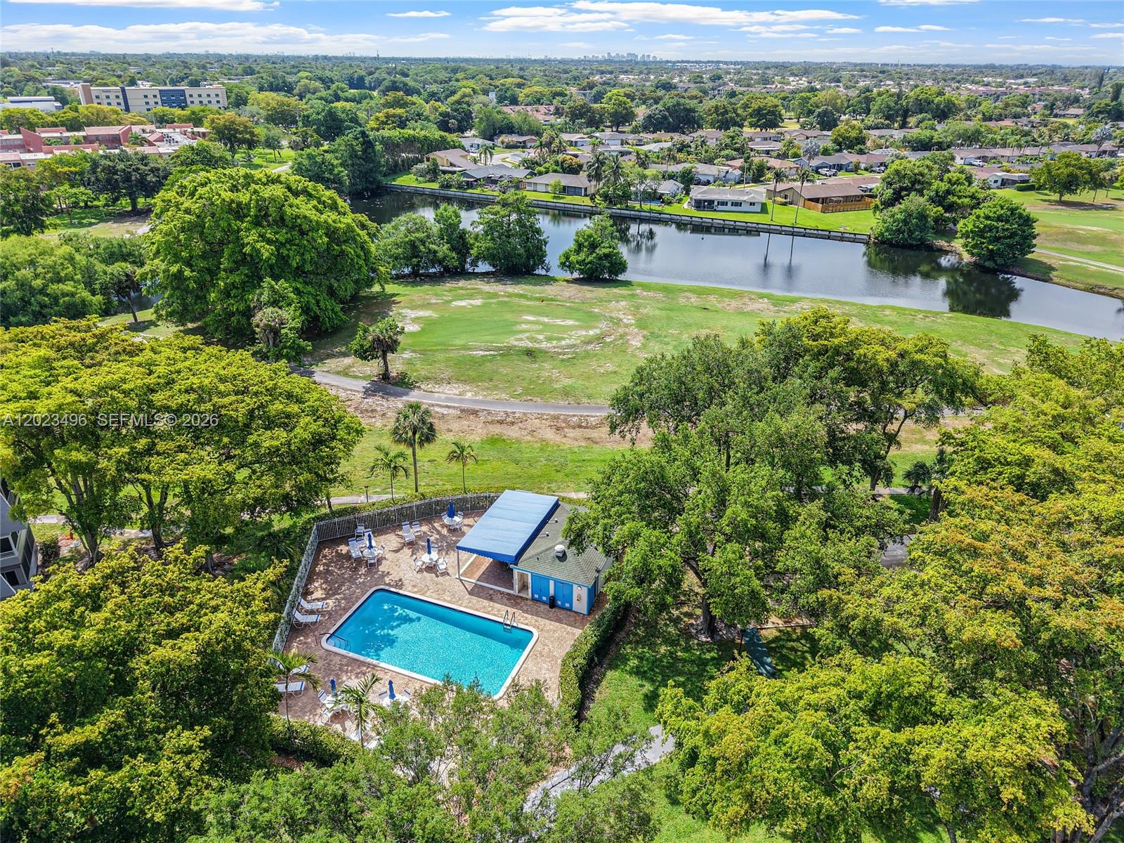 LIME BAY CONDOMINIUM 5 - Residential