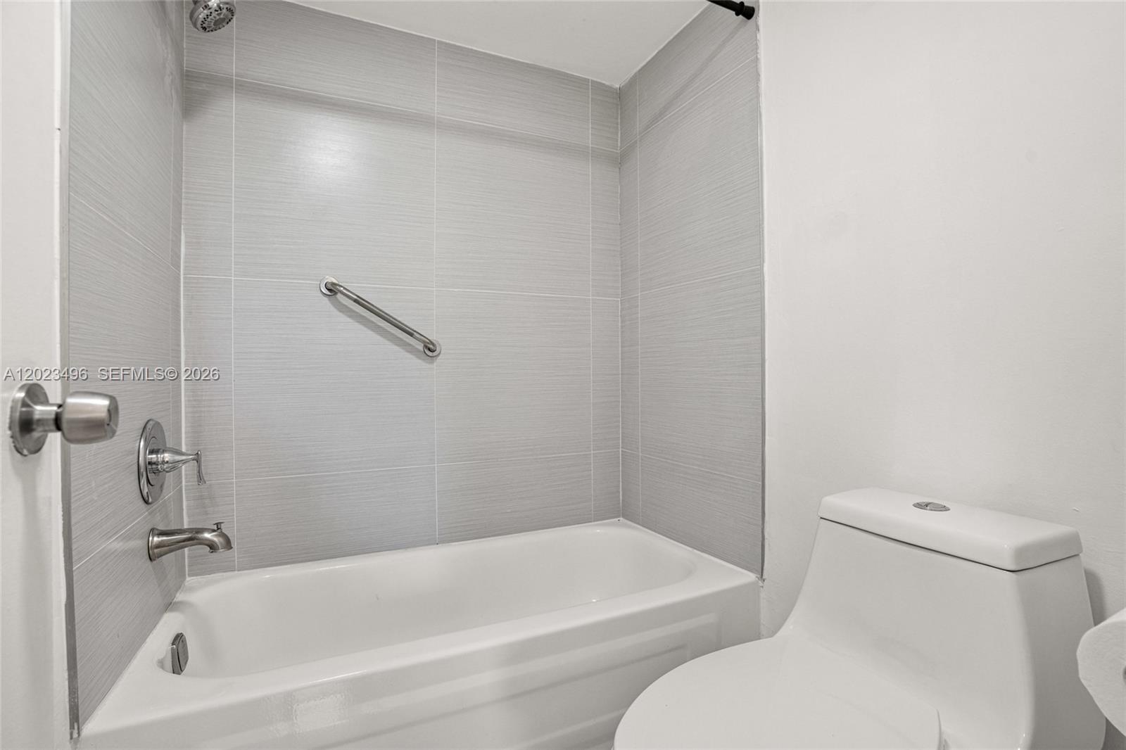 LIME BAY CONDOMINIUM 5 - Residential