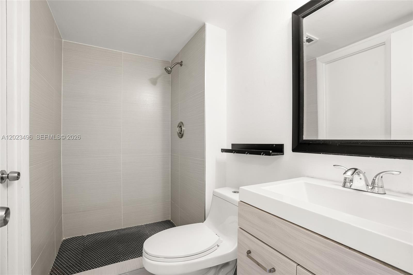 LIME BAY CONDOMINIUM 5 - Residential