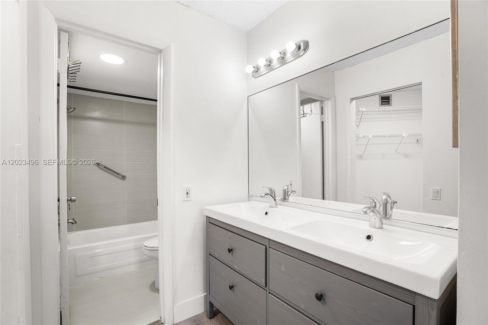 LIME BAY CONDOMINIUM 5 - Residential