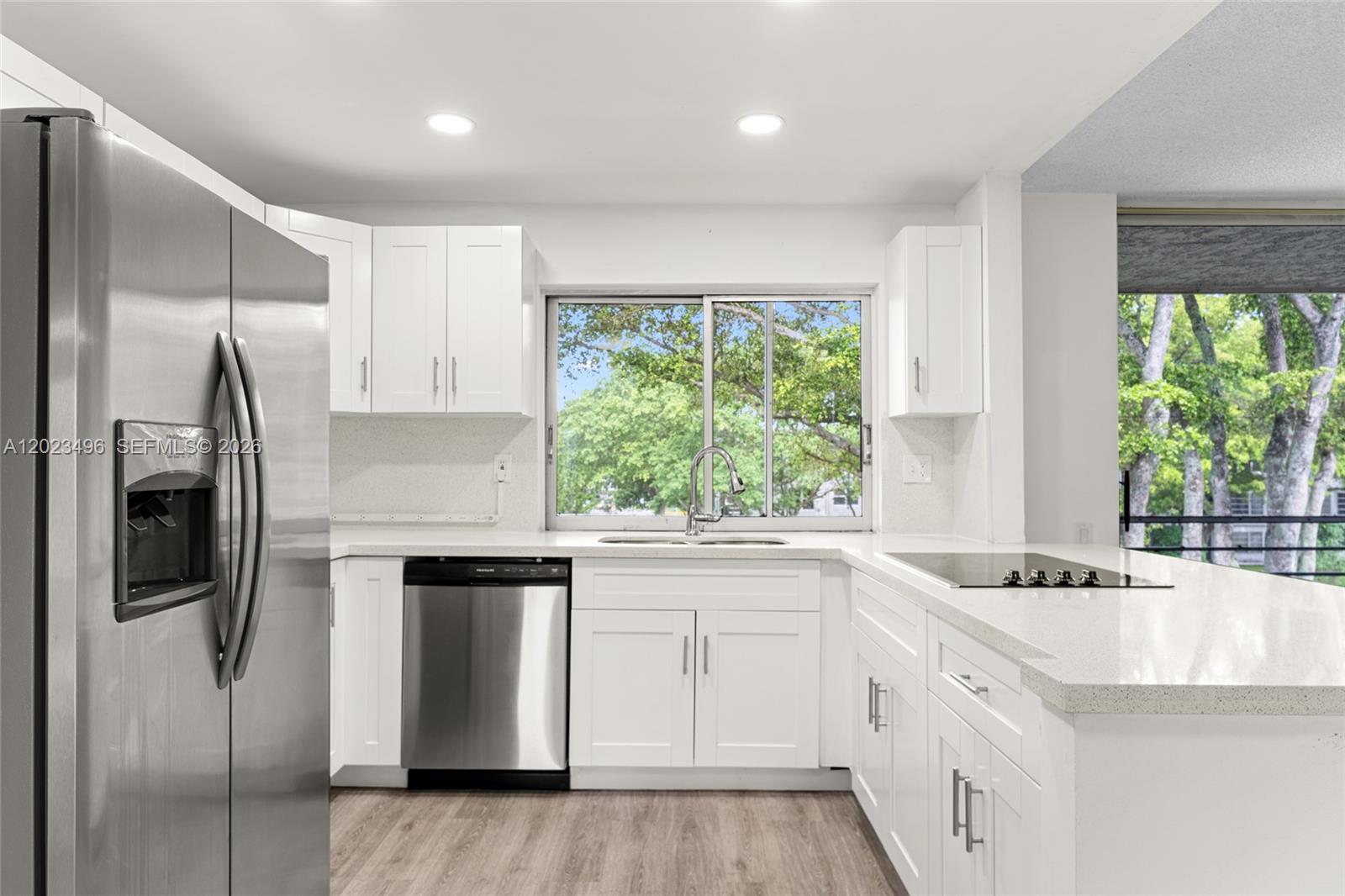 LIME BAY CONDOMINIUM 5 - Residential