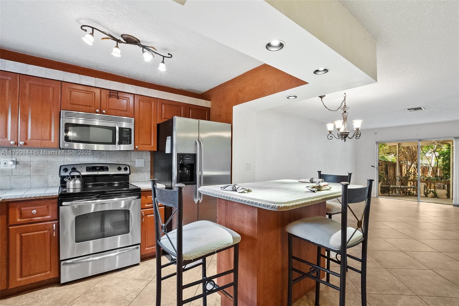 450 SE 7th St 230
