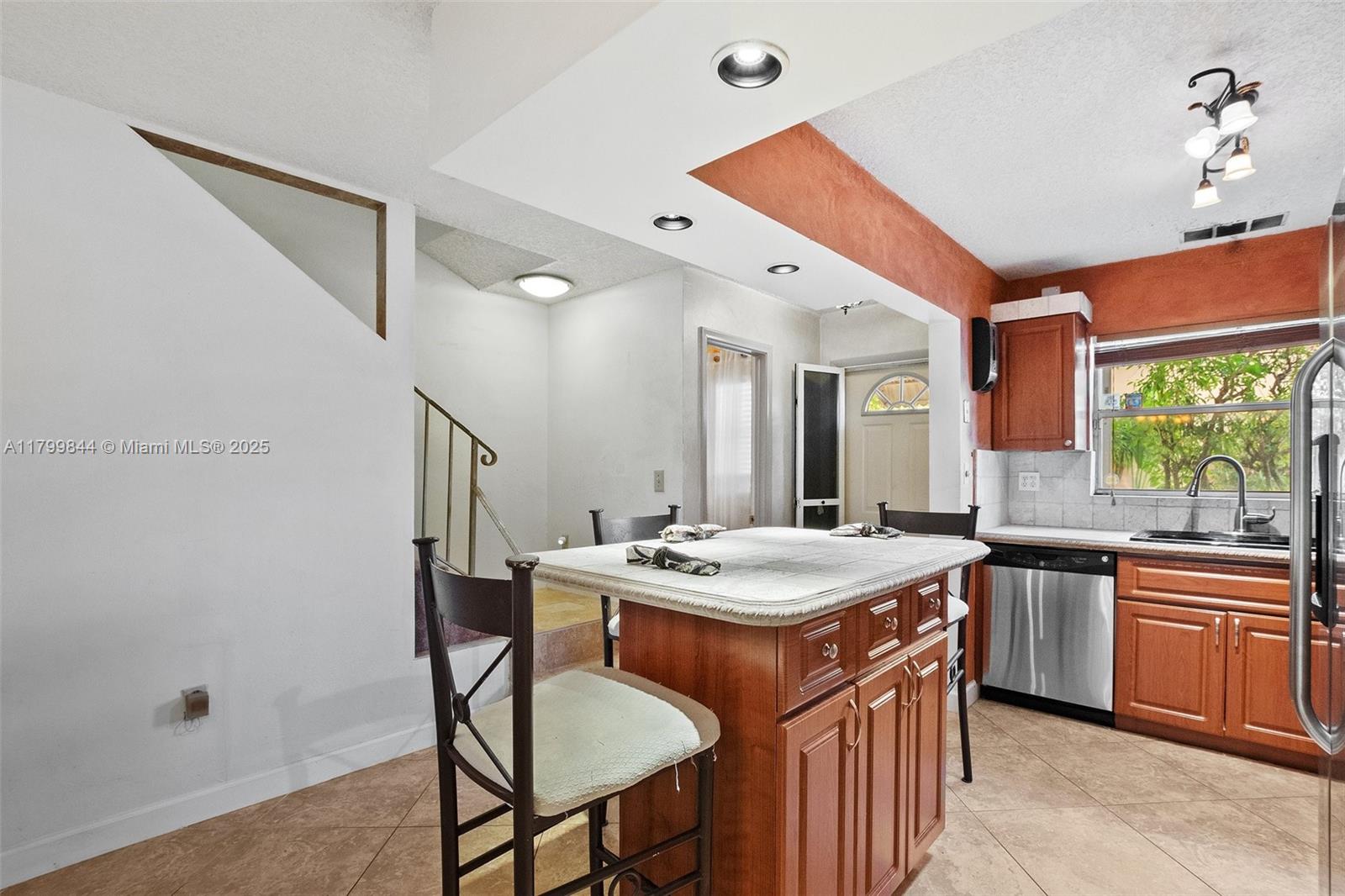 450 SE 7th St 230