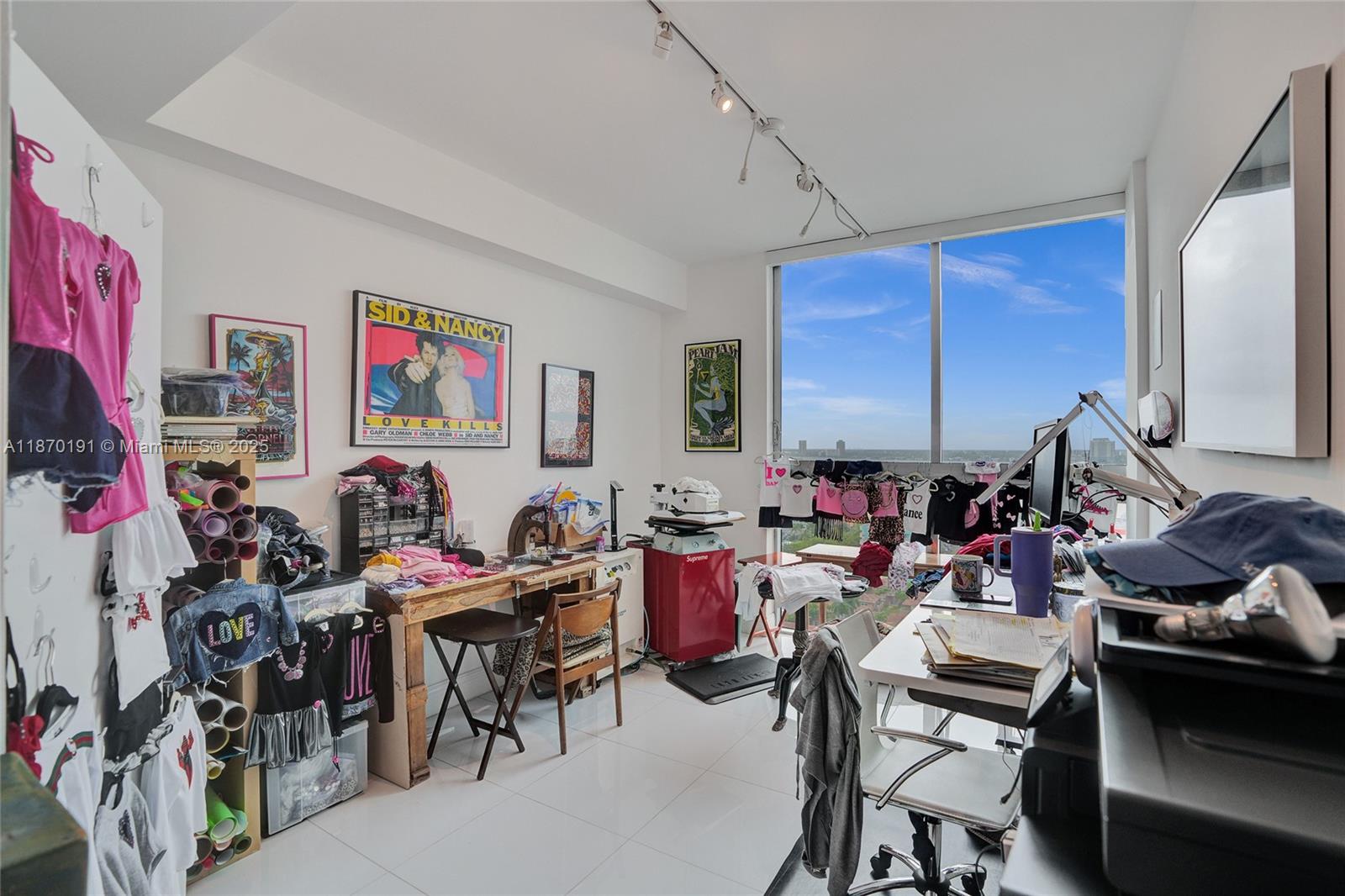 THE LEXI CONDO - Residential