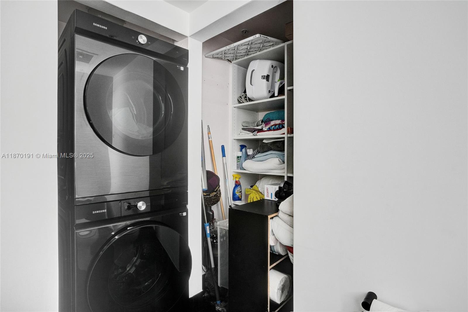 THE LEXI CONDO - Residential