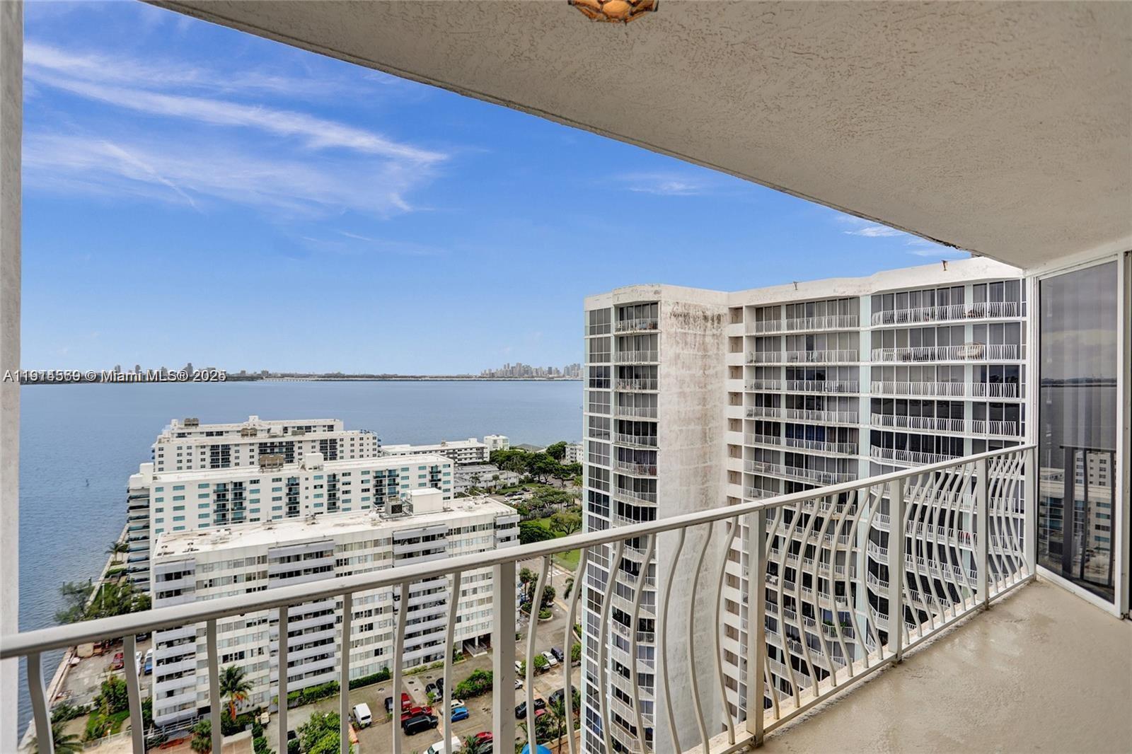 7601 E Treasure Dr 2421