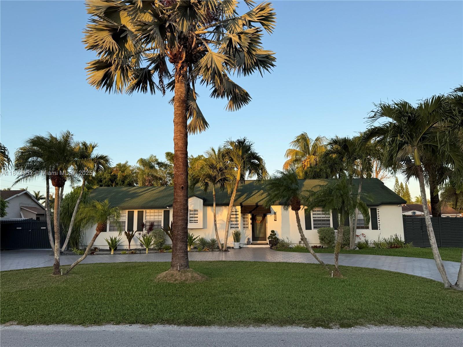 15223 Sw 152nd Ave, Miami, Broward County, Florida - 3 Bedrooms  
2 Bathrooms - 