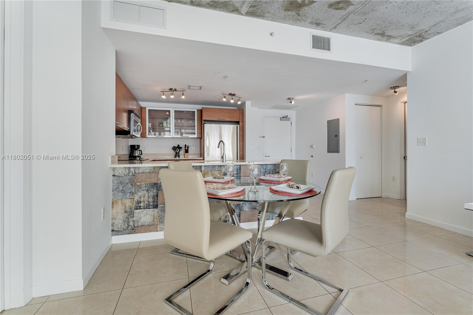 MIDBLOCK MIAMI CONDO - Residential
