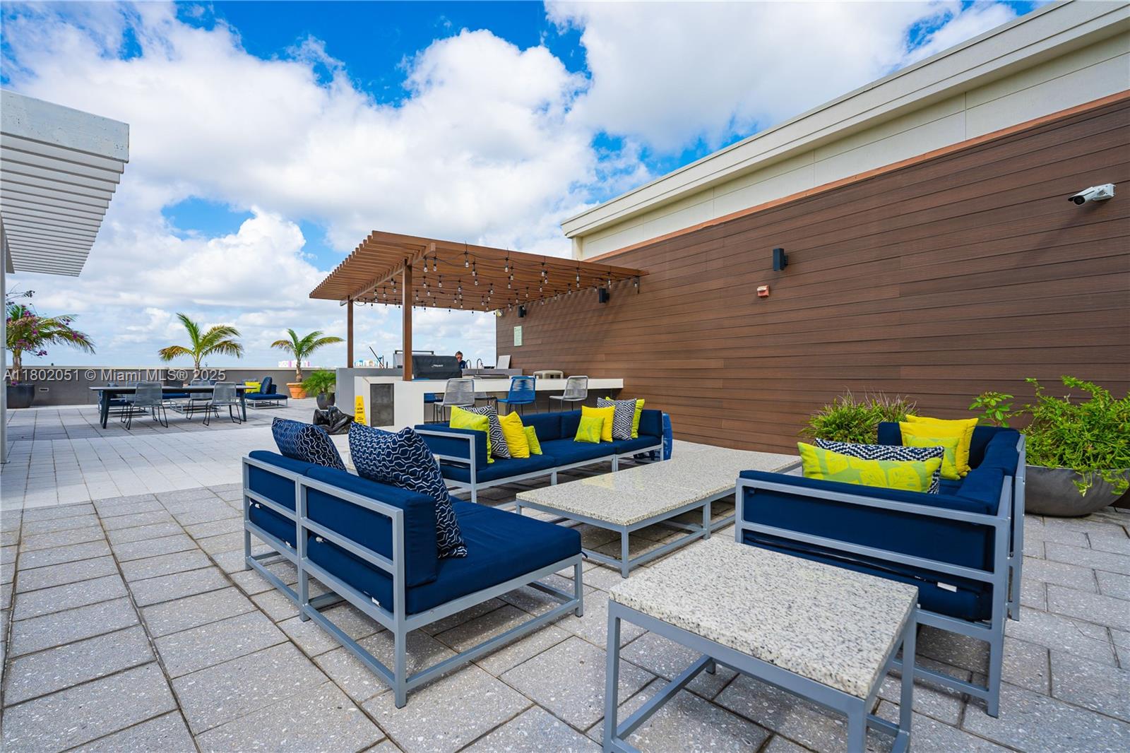 MIDBLOCK MIAMI CONDO - Residential