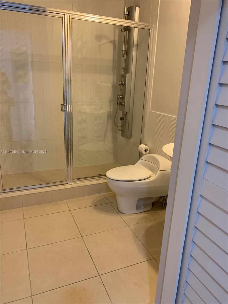 COCOSTYLE @ 3250 GRAND AV - Residential Lease