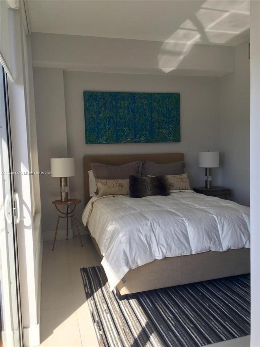 COCOSTYLE @ 3250 GRAND AV - Residential Lease