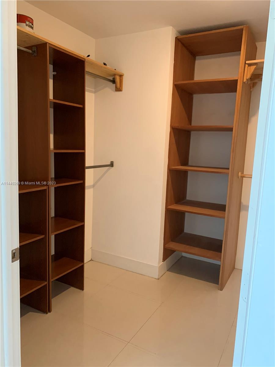 COCOSTYLE @ 3250 GRAND AV - Residential Lease