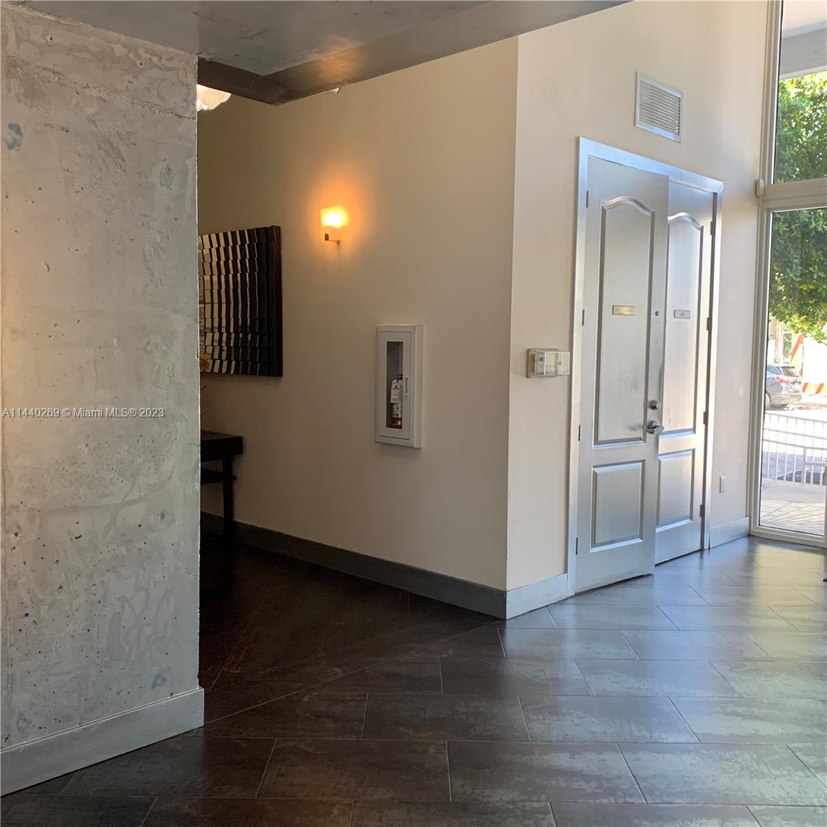 COCOSTYLE @ 3250 GRAND AV - Residential Lease