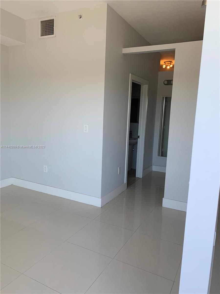 COCOSTYLE @ 3250 GRAND AV - Residential Lease