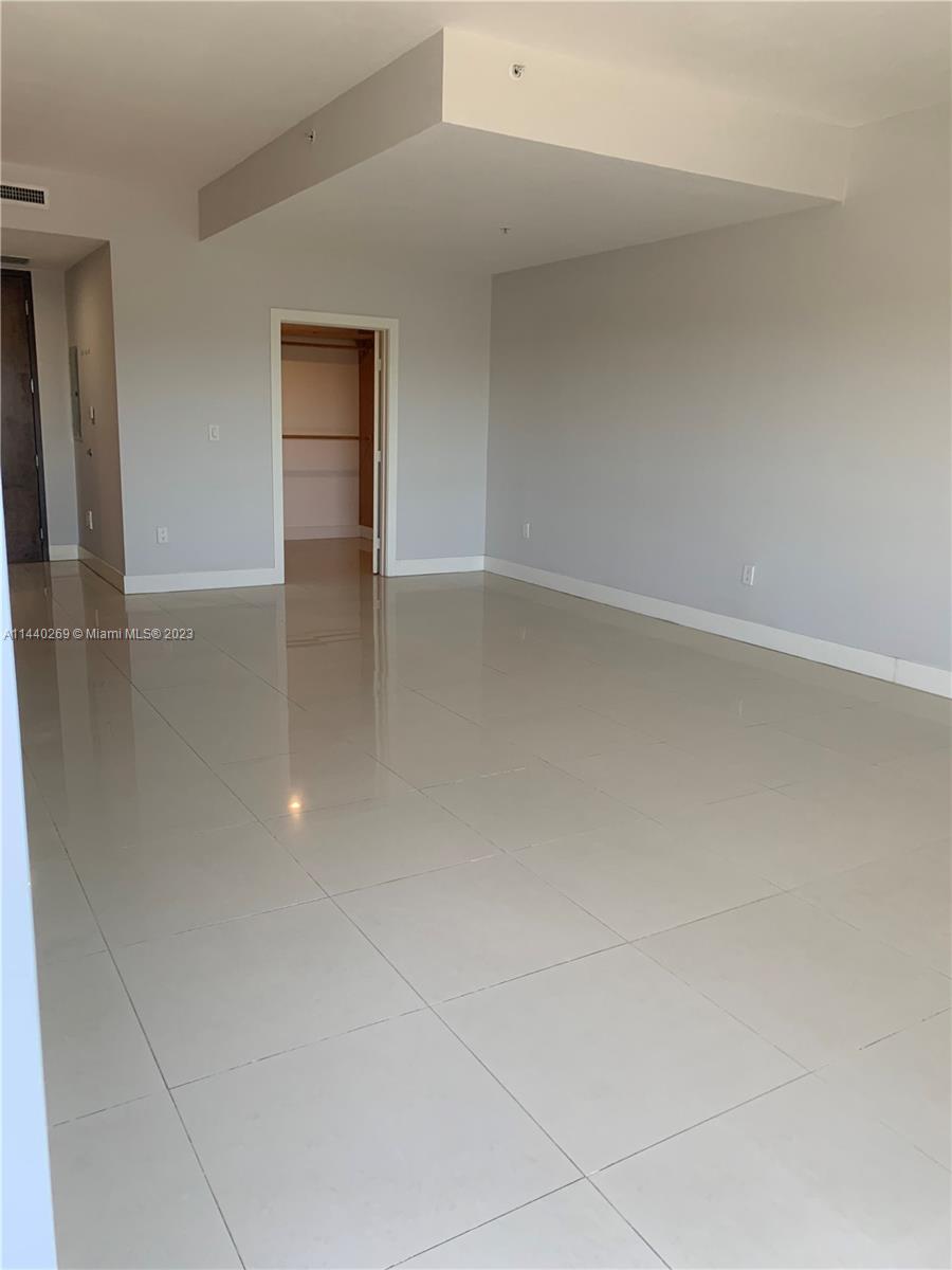 COCOSTYLE @ 3250 GRAND AV - Residential Lease