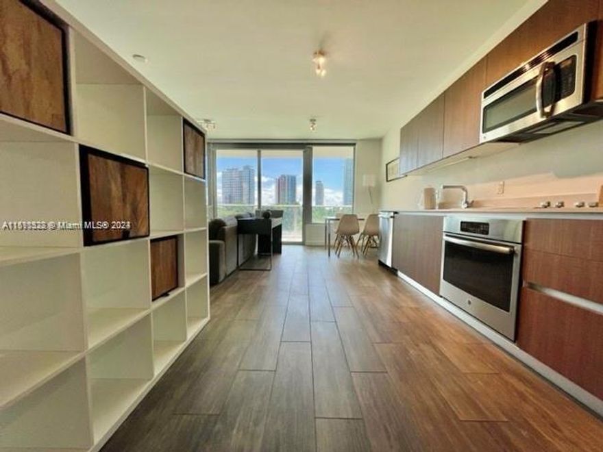 Stunning studio with panoramic park and Brickell skyline views. Le Parc features a concierge/front desk, two pool decks, a rooftop deck, and a gym. Explore an abundance of dining, grocery, and shopping options just steps away. Experience the vibrant heart of Brickell living.