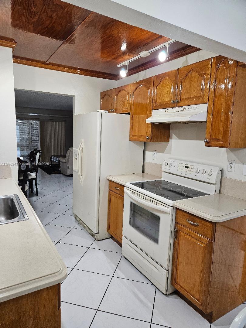 FAIRWAYS OF TAMARAC CONDO - Residential