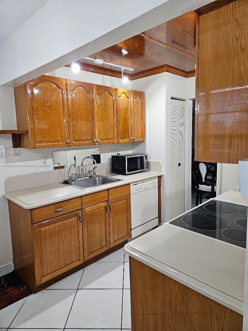 FAIRWAYS OF TAMARAC CONDO - Residential