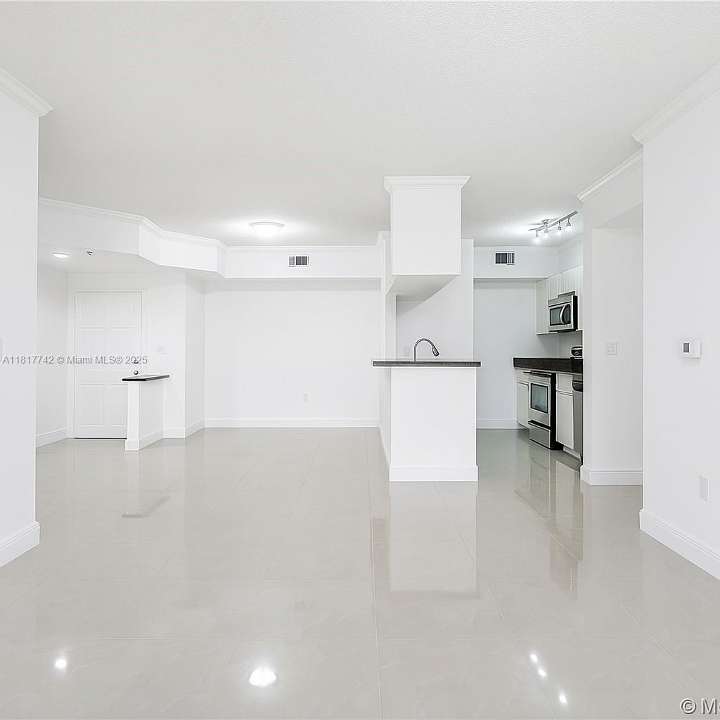 17125 N Bay Rd 3104