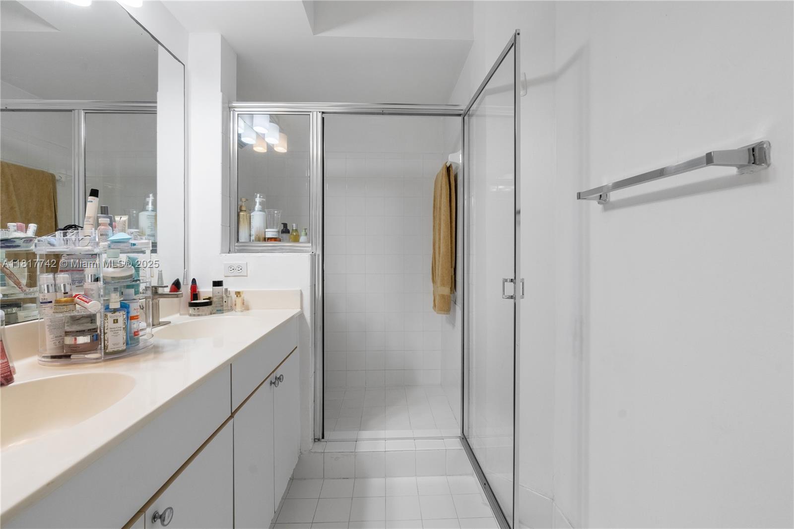 PORTO BELLAGIO CONDO - Residential