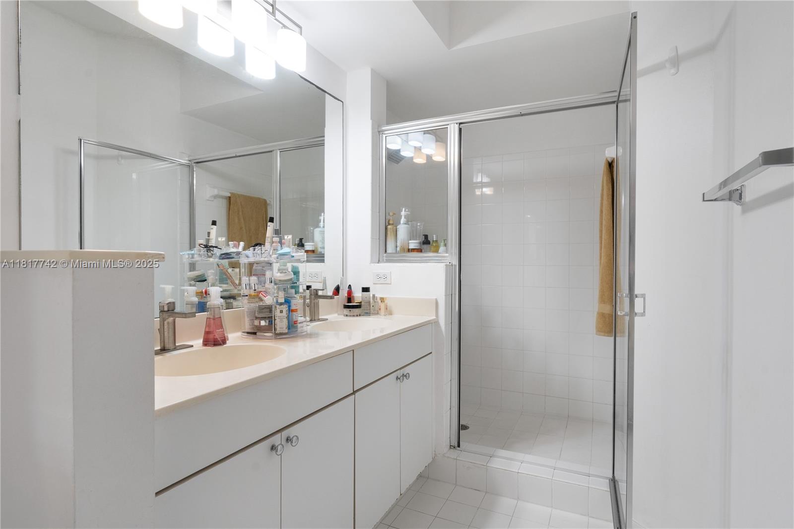 PORTO BELLAGIO CONDO - Residential