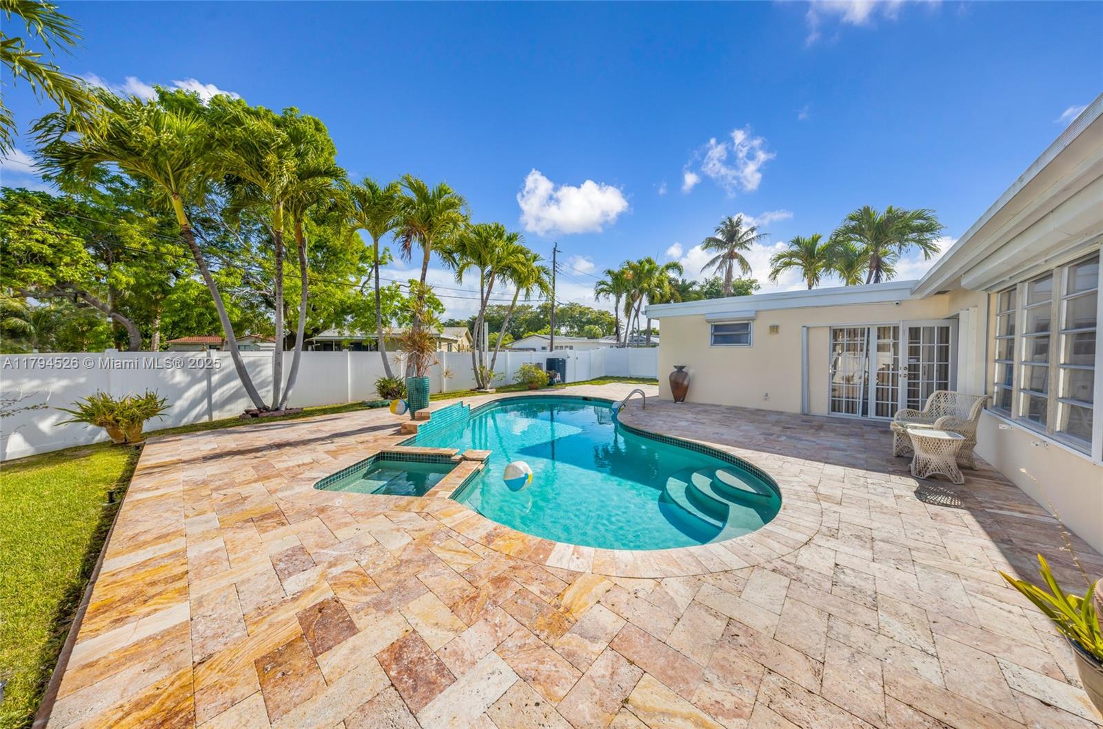 HOLLYWOOD GOLF ESTATES SE - Residential