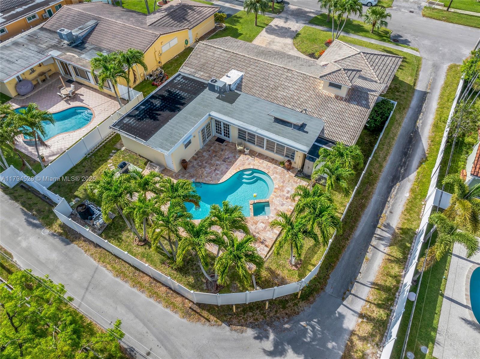 HOLLYWOOD GOLF ESTATES SE - Residential