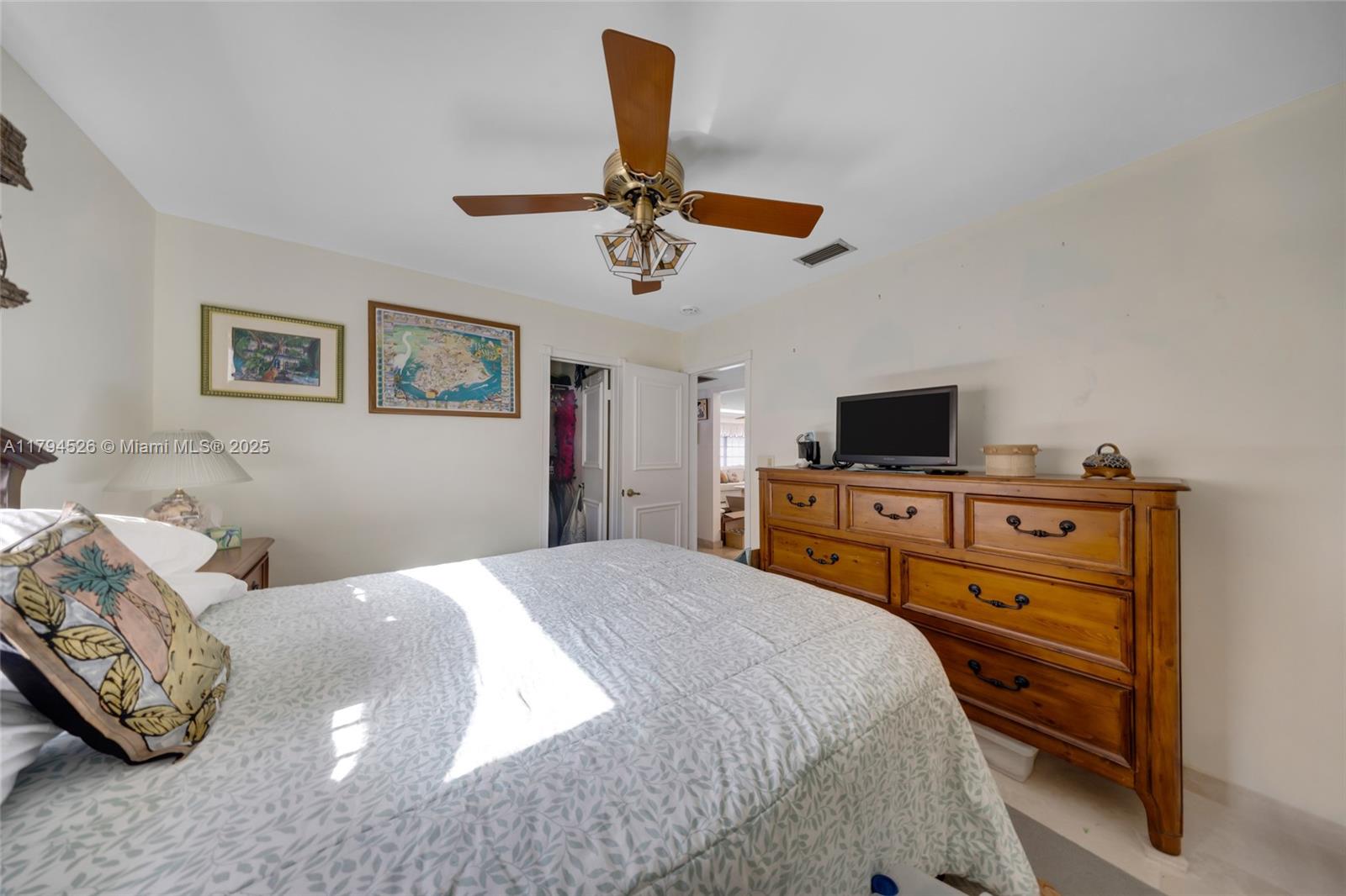 HOLLYWOOD GOLF ESTATES SE - Residential