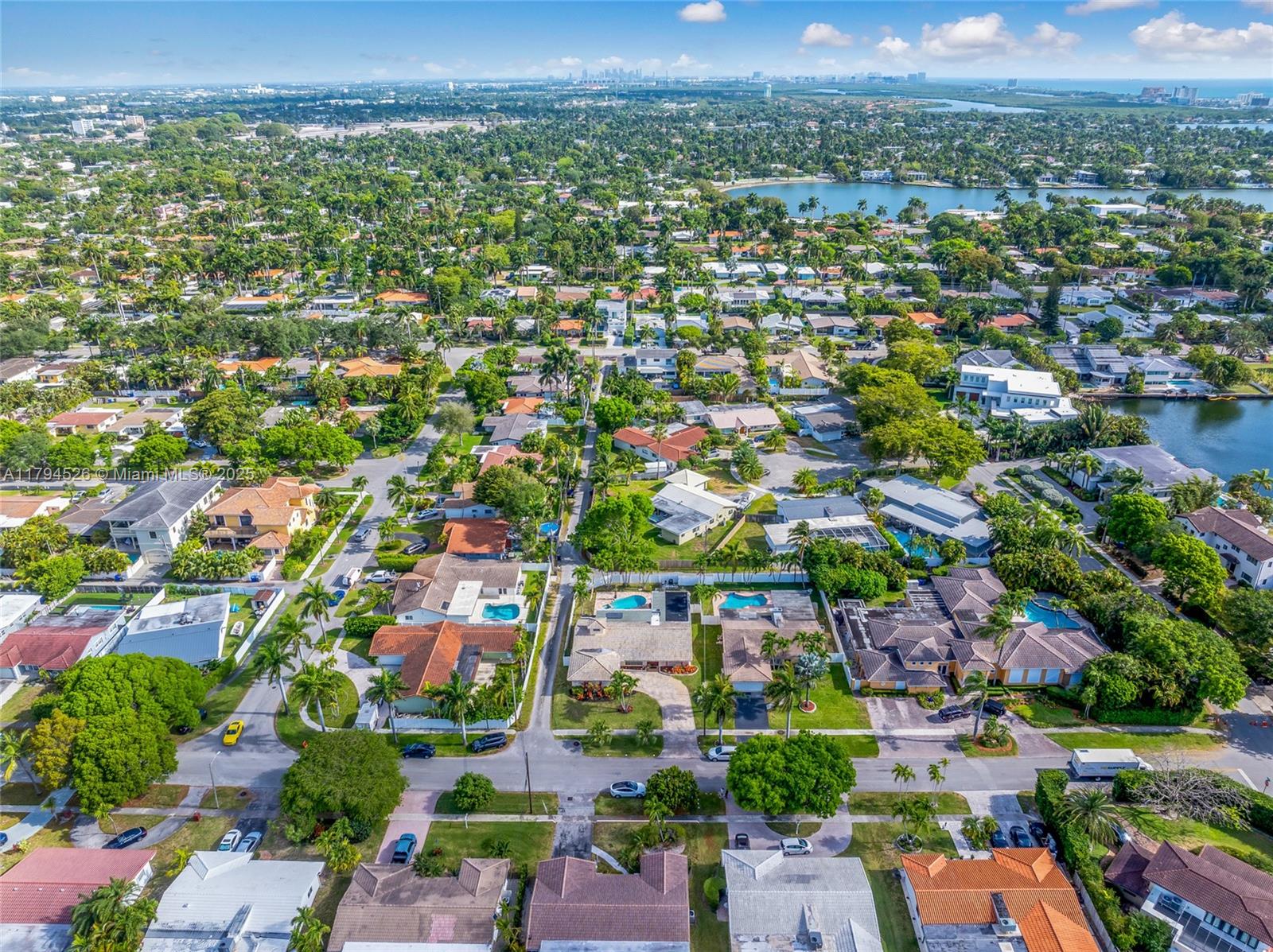 HOLLYWOOD GOLF ESTATES SE - Residential