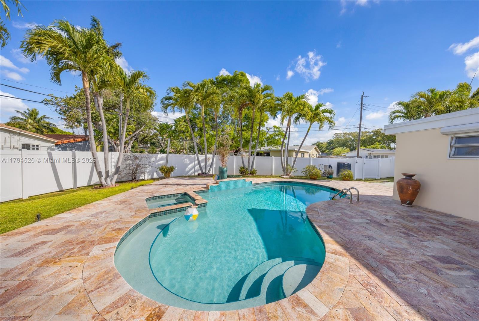 HOLLYWOOD GOLF ESTATES SE - Residential