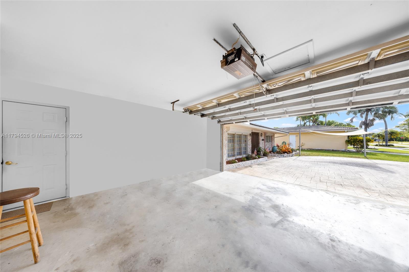 HOLLYWOOD GOLF ESTATES SE - Residential