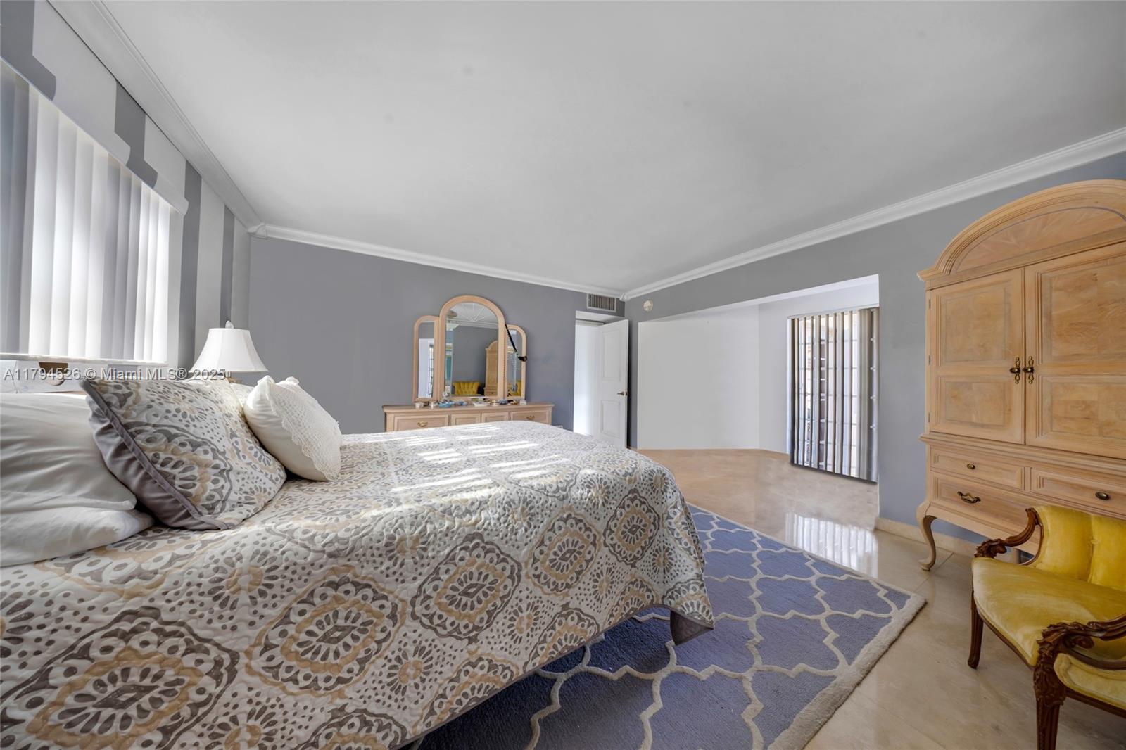 HOLLYWOOD GOLF ESTATES SE - Residential