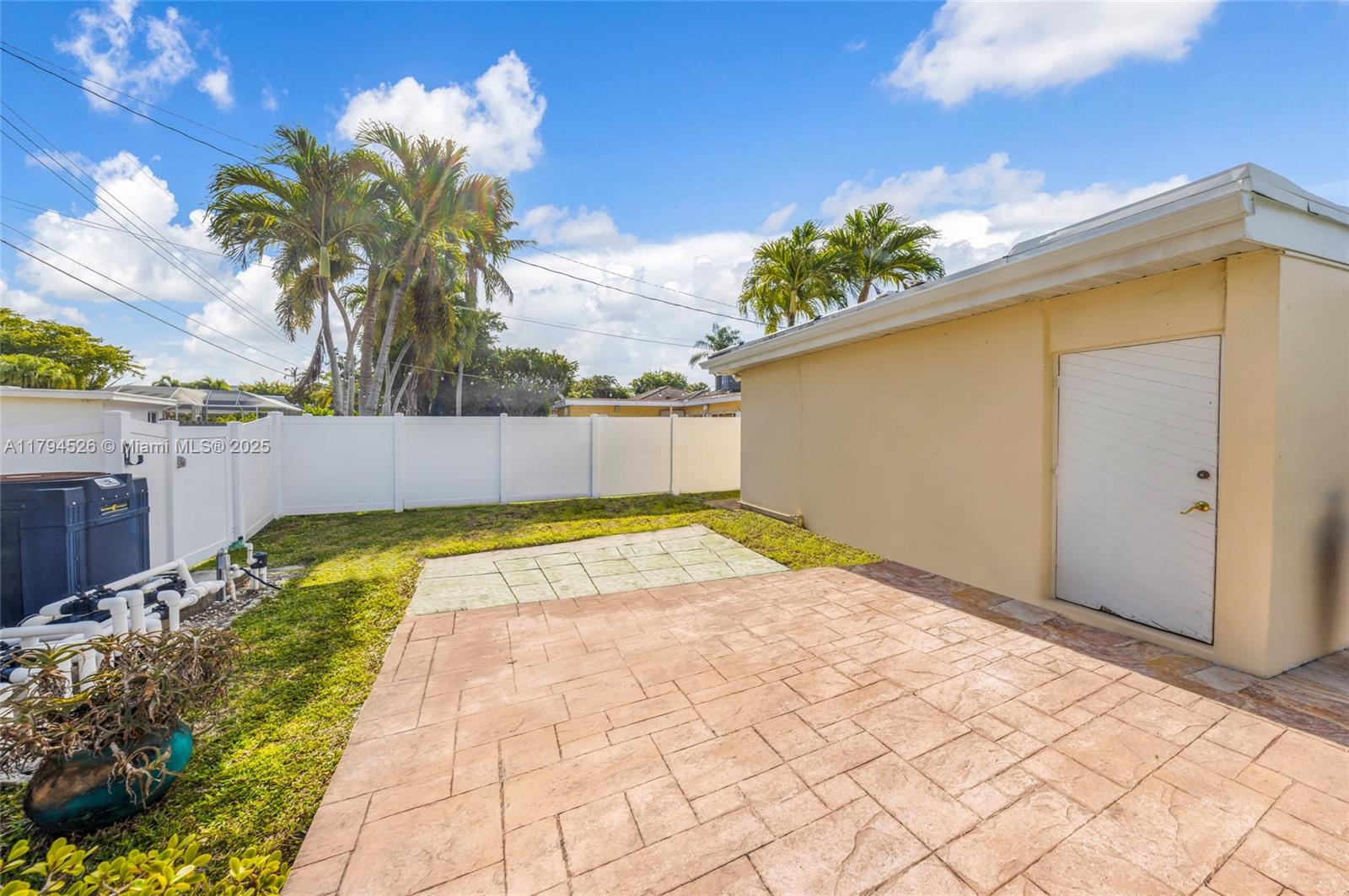 HOLLYWOOD GOLF ESTATES SE - Residential