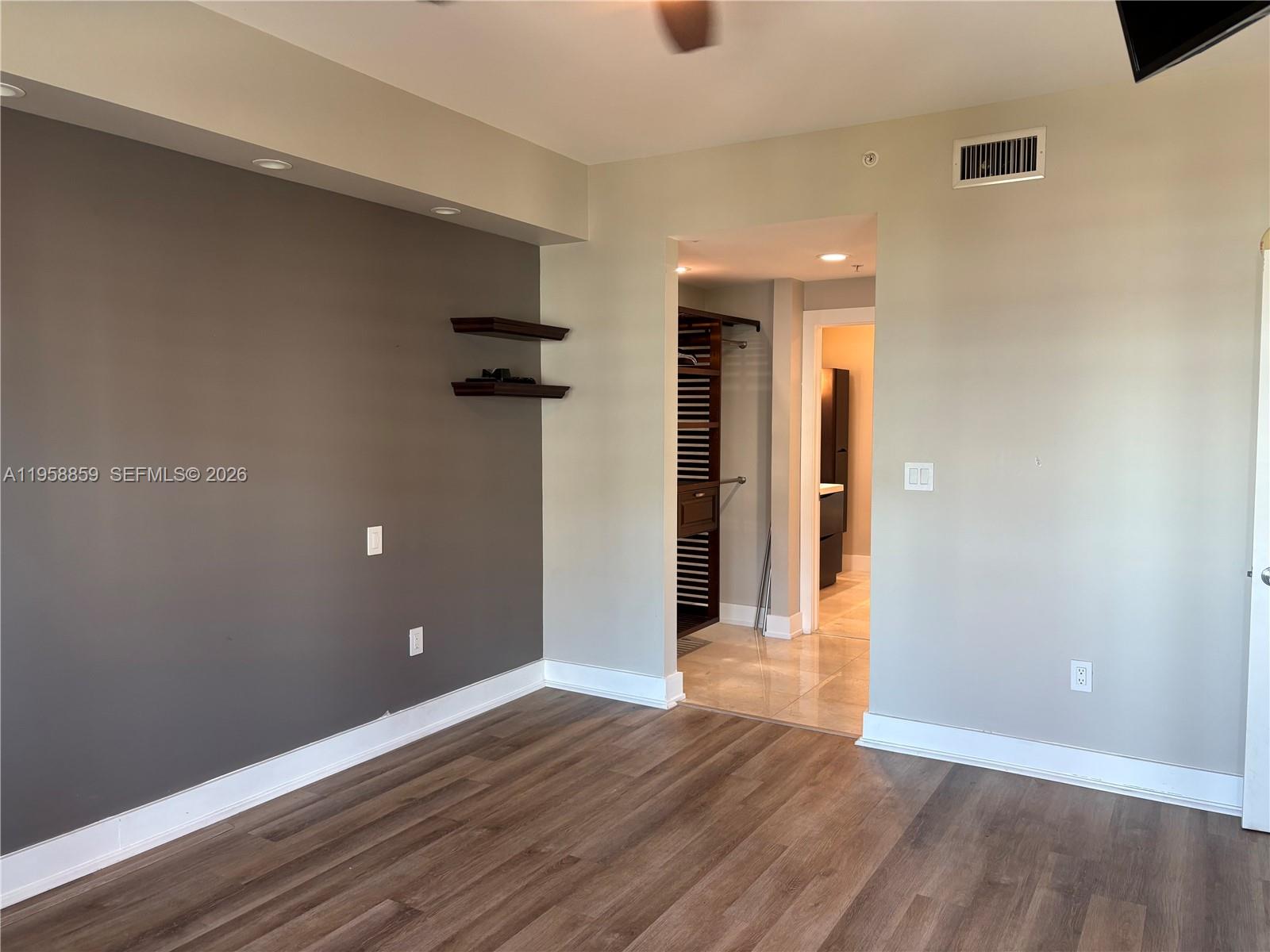 360 CONDO A - Residential