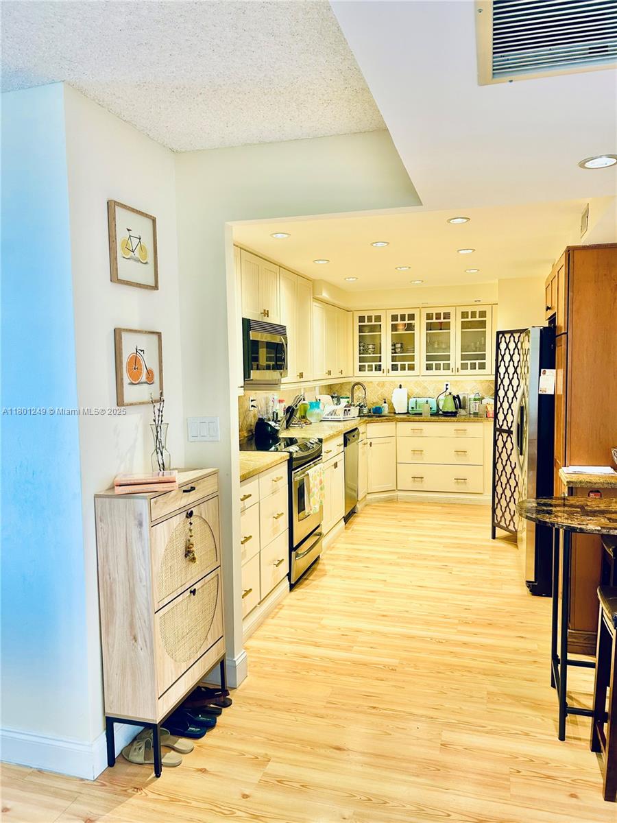 600 Three Islands Blvd 905
