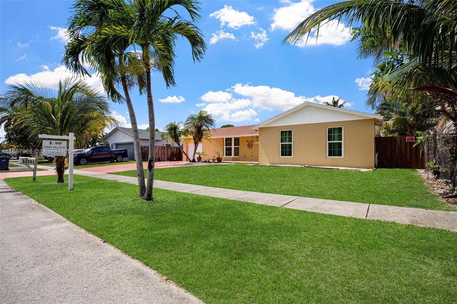 MEADOW WOOD MANOR SEC 7 - Residential