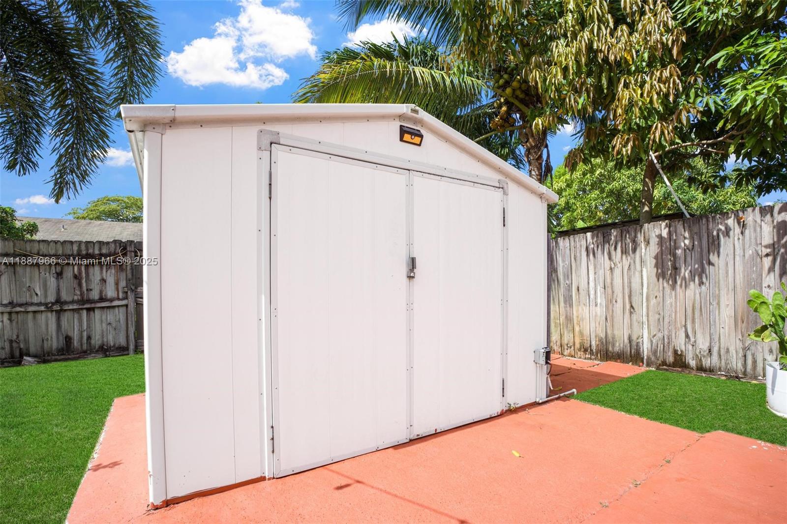 MEADOW WOOD MANOR SEC 7 - Residential