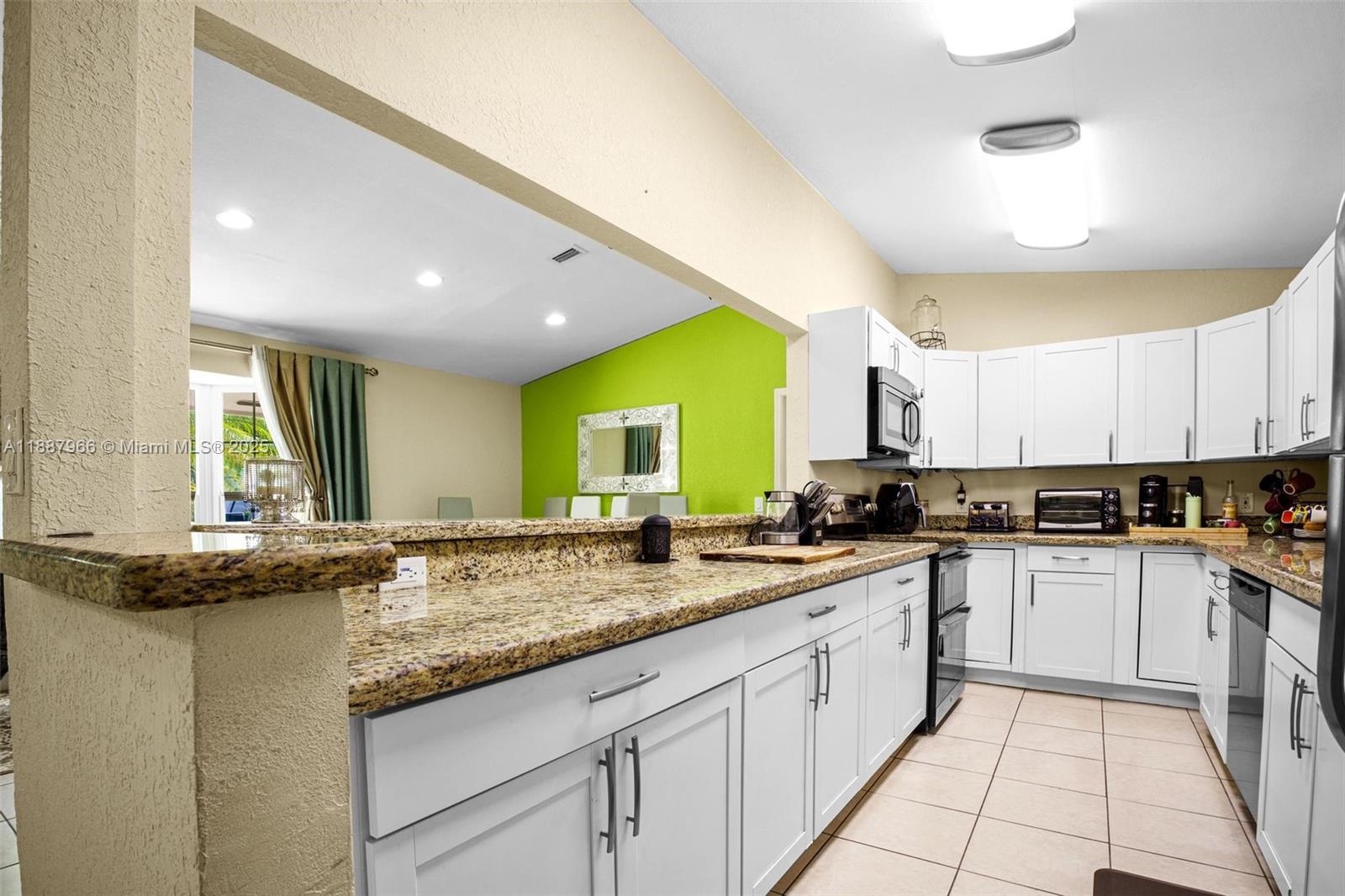 MEADOW WOOD MANOR SEC 7 - Residential