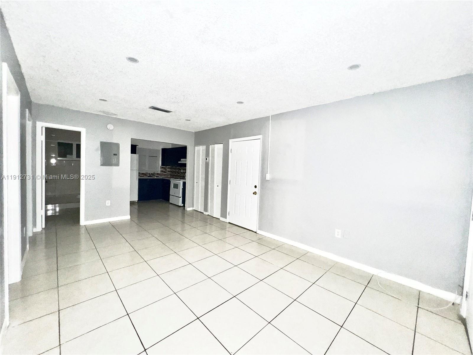 LAWRENCE ESTATE EAST ADDN - Residential Lease