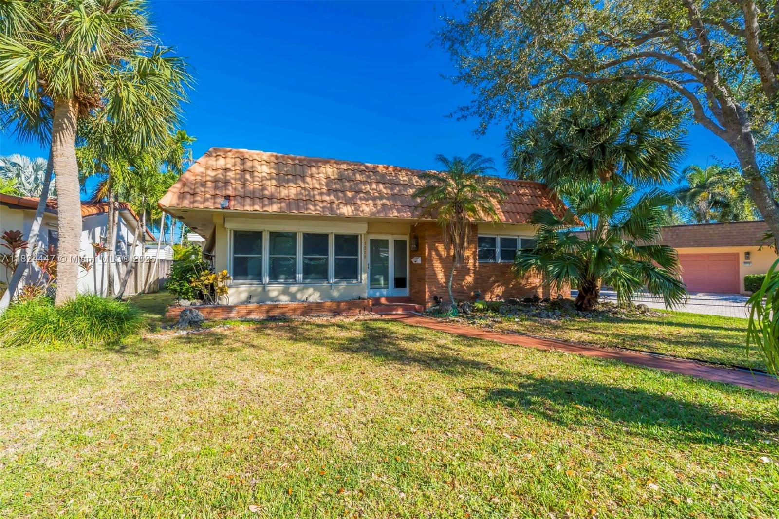 1311 Madison St, Hollywood, Broward County, Florida - 2 Bedrooms  
2 Bathrooms - 