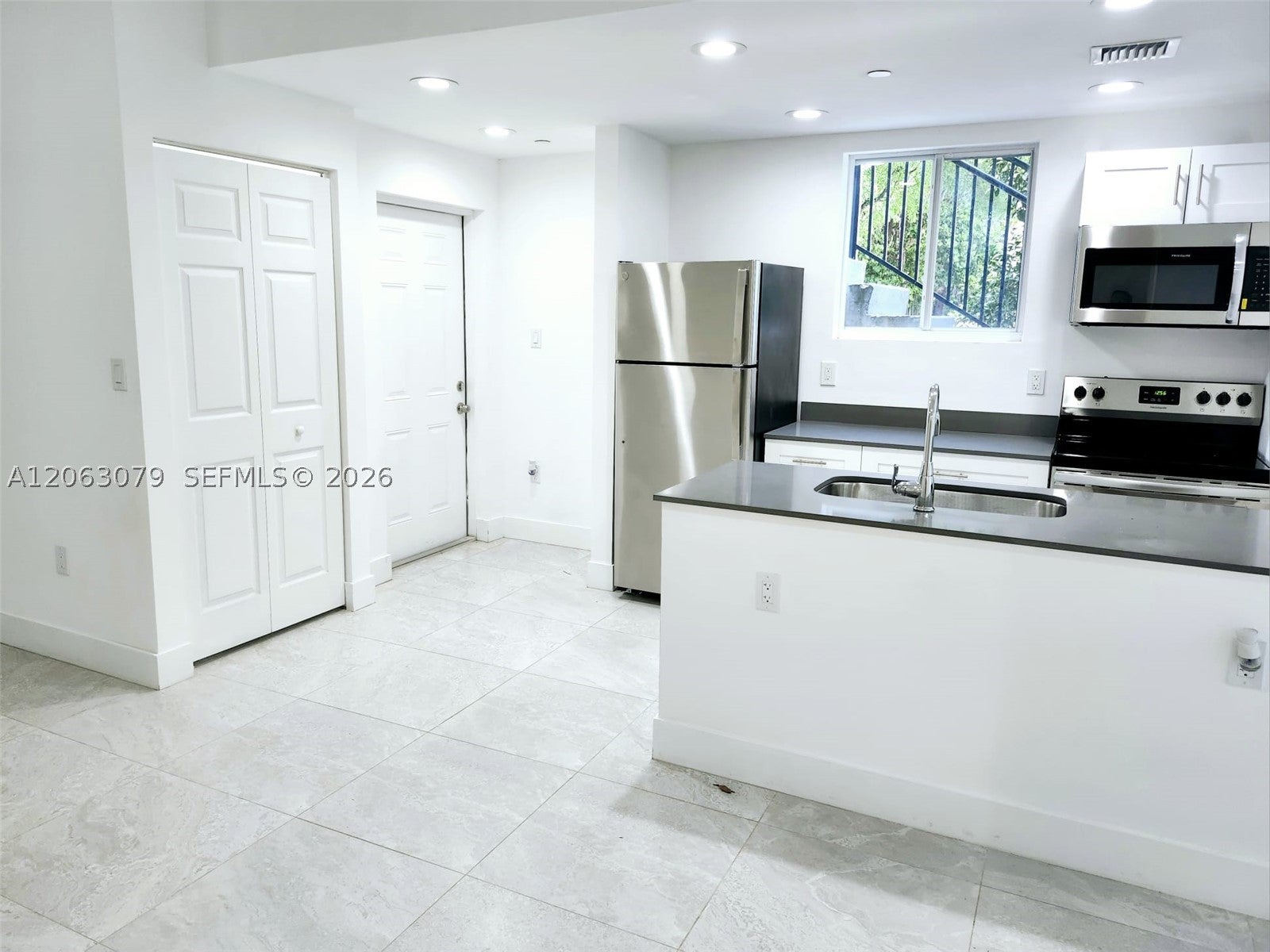 580 NW 34th St 1