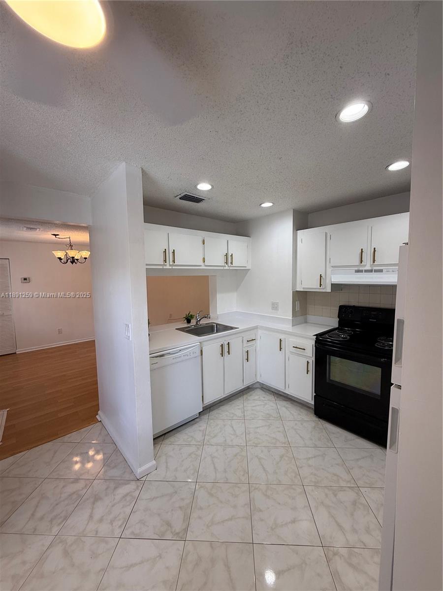 ROYAL GRENADIER CONDO - Residential Lease