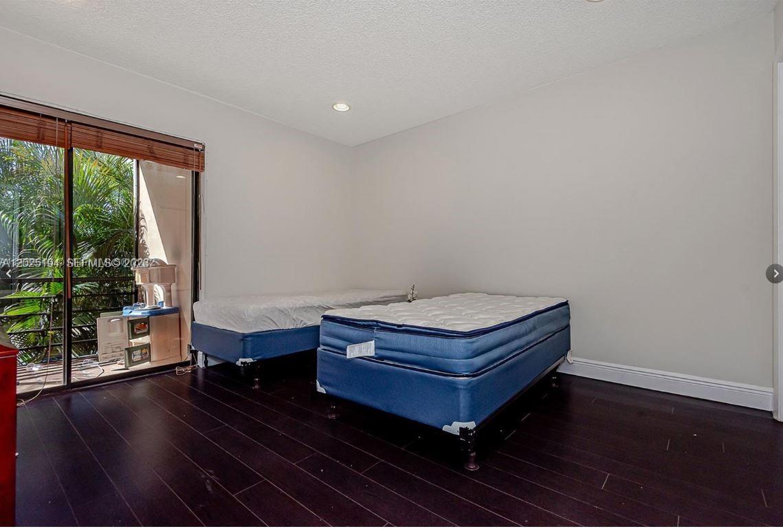 EMERALD HILLS C C APTS CO - Residential