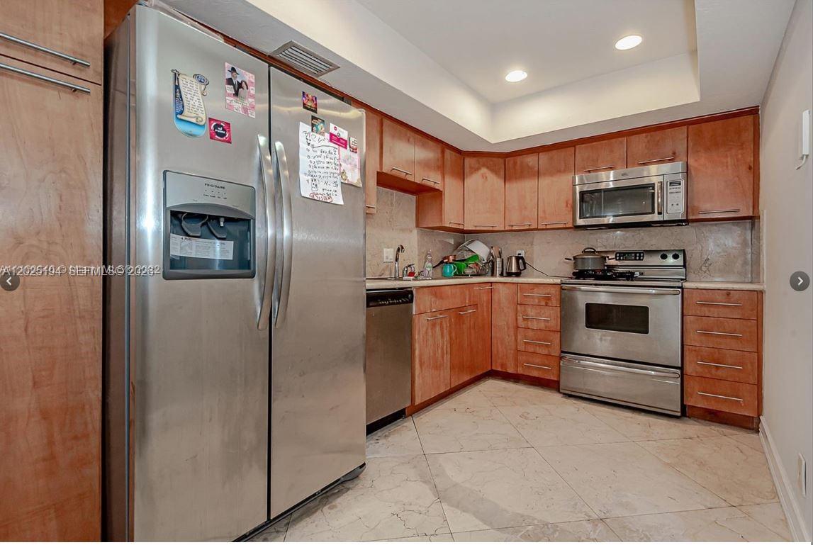 EMERALD HILLS C C APTS CO - Residential