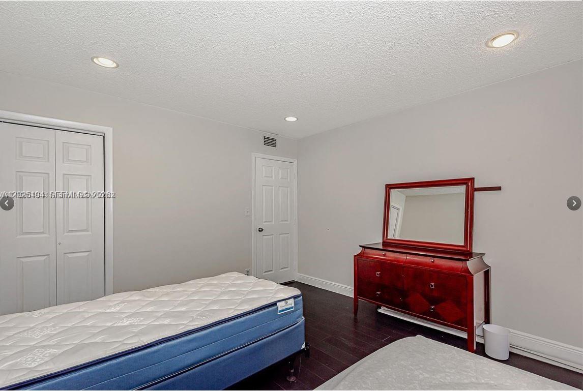 EMERALD HILLS C C APTS CO - Residential
