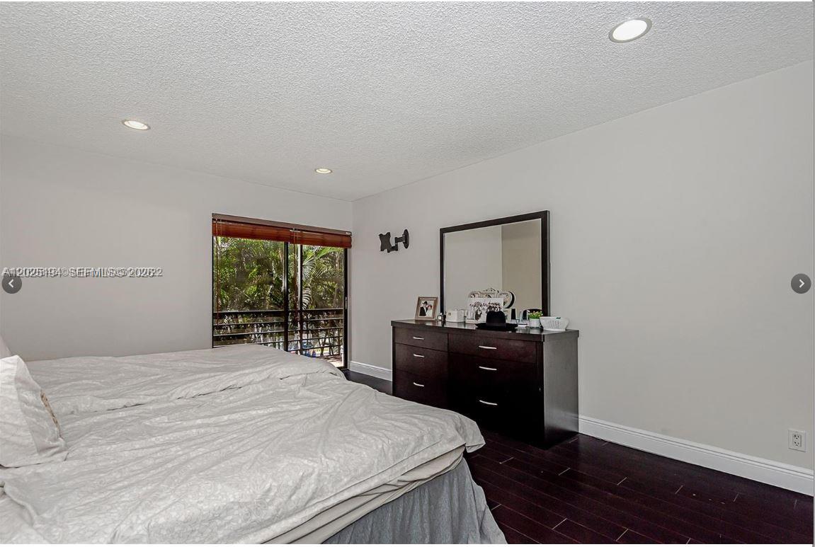 EMERALD HILLS C C APTS CO - Residential