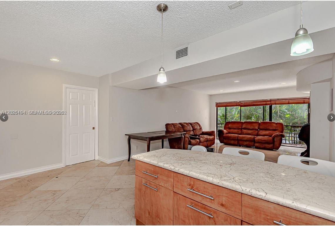 EMERALD HILLS C C APTS CO - Residential
