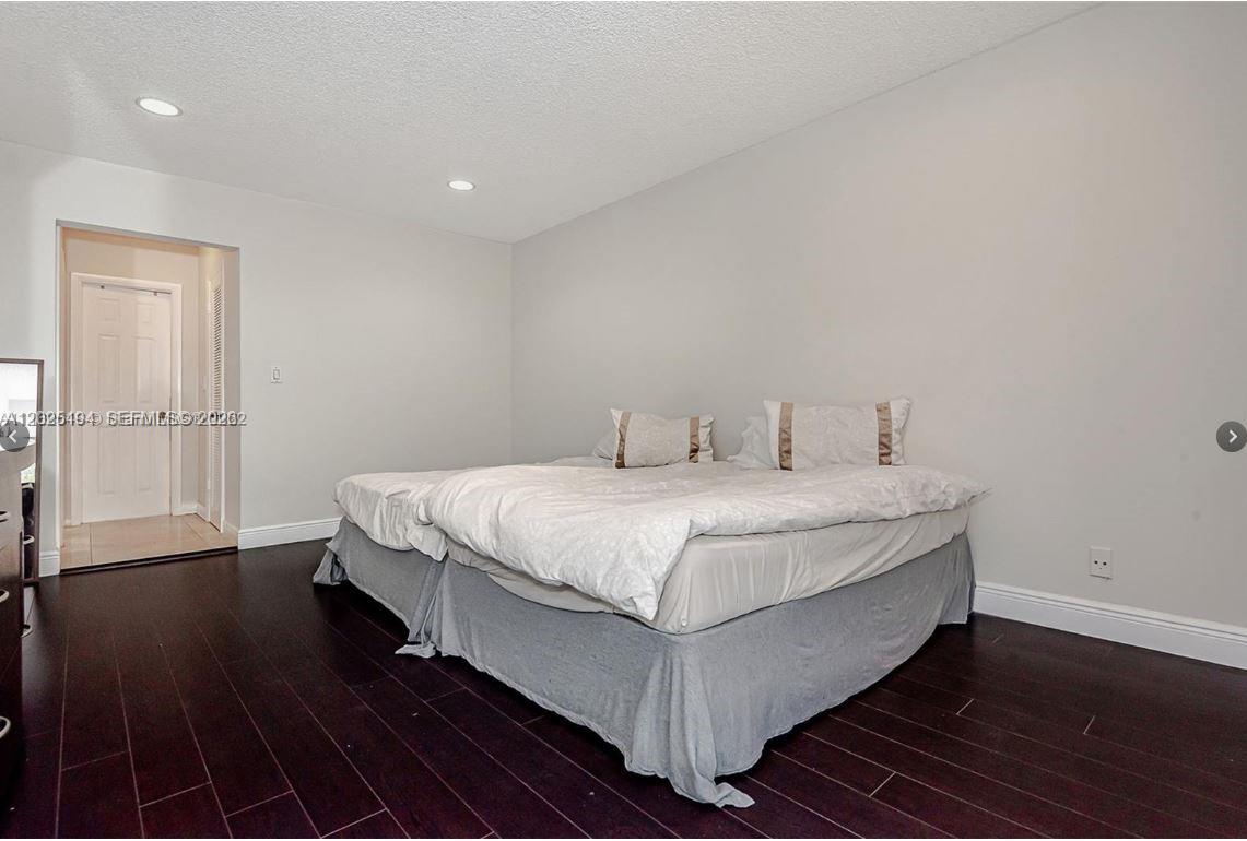 EMERALD HILLS C C APTS CO - Residential
